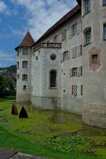 Wasserschlo Glatt, die Vorderseite mit dem Wassergraben, befindet sich seit 1970 im Eigentum der Gemeinde, Juli 2011