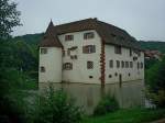 Wasserschlo Inzlingen bei Lrrach, die Rckseite, seit 1969 im Gemeindebesitz, heute beherbergt das Schlo ein Gourmetrestaurant und das Rathaus (ein Schelm ist, wer was Schlechtes denkt), Juli 2011