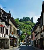 Innenstadt von Altenahr mit Blick auf die Burg Are - 02.08.2011