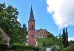 Frankenstein, an der B37 von Bad Drkheim, kurz vor Kaiserslautern, mit Kirche und Burgruine Frankenstein - 05.09.2011