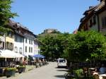 Staufen im Breisgau, Blick von der Hauptstrae zur Burgruine, Aug.2013