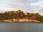 Die Burg Ehrenbreitstein, bei Koblenz, im Licht der untergehenden  Sonne.