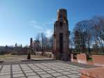 Schloruine im Park Pansevitz(zwischen Bergen/Rgen und Gingst)am 08.Mrz 2015.Auch wenn der Schloturm eine Ruine ist kann dieser ber eine Wendeltreppe bestiegen werden.