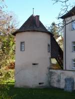 Kirchhofen, der Nordwestturm des ehemaligen Wasserschloes, Nov.2015