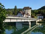 Hohentengen am Hochrhein, Blick vom Schweizer Rheinufer auf das Schlo Rtteln, auch Burg Rotwasserstelz genannt, 1163 erstmals erwhnt, Sept.2015