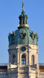 Turm des um 1700 entstandenen Schloss Charlottenburg Ende April 2018 in Berlin.