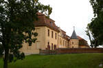 Um 1740 wurde das Schloss Stavenhagen auf den Mauern einer alten Burg erbaut.