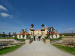 Auf dem Weg zum barocken Jagd- und Lustschloss in Moritzburg.