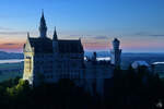 Blick von der Marienbrcke auf die Sdfassade des Schlosses Neuschwanstein.