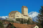 Schloss Sargans, 1282 erstmals urkundlich erwhnt, steht auf einem Felsen oberhalb Sargans.