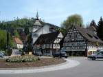 Bad Herrenalb im Nordschwarzwald, schnes Fachwerk in der 7500 Einwohner zhlenden Kurstadt, Mai 2006