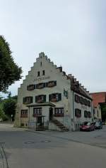 Achdorf, der historische Gasthof  Scheffellinde  erhielt seinen Namen zu Ehren von Dichter Victor von Scheffel, der mehrmals hier weilte, Juli 2012