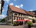 Fridingen an der Donau, Haus  Scharfeck  von 1554, das Geburtshaus des Malers Xaver Bucher (1899-1956), beherbergt heute ein Gasthaus, Aug.2013