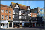 Ein im Tudorstil erbautes Haus in der Altstadt von Southampton dient heute unter anderem als Kneipe.