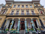 Dieses zwischen 1837 und 1839 im Stil des Neoklassizismus erbaute Geb�ude diente urspr�nglich als Kaufhaus (Winkel van Sinkel), ist heute aber Restaurant und Eventlokation.