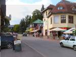 Harrachov, Huser mit Gastronomie  an der Strasse Richtung Poln.