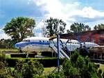 Abda bei Gyr, ehemaliger Flugzeug Ilyushin IL-18 HA-MOI   der Malev Hungarian Airlines als Restaurant, von 1990 bis 2004.