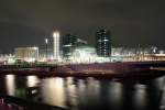 Nchtlicher Blick ber die Spree auf den Berliner Hauptbahnhof.