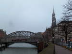 Hamburg bei Nebelwetter am 15.12.2016: Kornhausbrcke ber den Zollkanal /