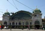 Basel, SBB-Bahnhof mit neobarocker Fassade, erbaut 1905-07, ist der grte Bahnhof der Schweiz und der grte Grenzbahnhof in Europa, Mai 2015