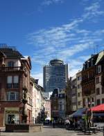 Mlhausen (Mulhouse), Blick vom Rathausplatz zum 112m hohen Europaturm, Mai 2014