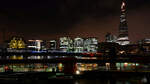 Blick ber die Themse auf die South Bank in London mit dem alles berragenden Wolkenkratzer  The Shard .