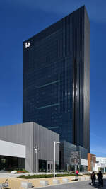 Mit einer Hhe von 181 Metern ist der Torre Caleido der fnfthchste Wolkenkratzer in Madrid.