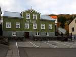 Hotel-Tindastoll  ein Geschichtstrchtiges Haus, datiert 1884, in der Islndischen Stadt Saurkrkur; 250919