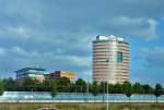 Hotelhochhaus und Firmengebude bei Breda/Nl.