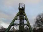 Ein stillgelegter Frderturm hinter der Maschinenhalle in Gladbeck-Zweckel am 30.01.2011.