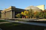 Das Staatliche Theater fr Oper und Ballett in Nowosibirsk wird von einer mchtigen Kuppel aus Stahlbeton gekrnt.
