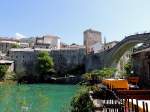 Gastgartenflair im Bereich der alten Brcke Stari-most in MOSTAR; 130424