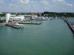 Friedrichshafen am Bodensee,  der Hafen mit dem Zeppelinmuseum (links),  Aug.2008