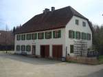 Freilichtmuseum Neuhausen ob Eck,  1830 erbautes Schul-und Rathaus einer armen Heuberggemeinde,  Schultheiamt,Dorfarrest,Feuerwehr,Schulrume und Schulmeisterwohnung,  alles unter einem Dach,  April