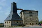 Bad Drrenberg, links der Borlachturm von 1764, rechts der Witzlebenturm von 1811-16, beide dienten zum Hochpumpen der Sole aus ber 220m Tiefe und zur Speisung des Gradierwerkes, heute Museum, Mai