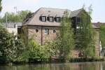 Haus Ruhrnatur Rckansicht zur Ruhr, Mlheim an der Ruhr, denkmalgeschtztes ehemaliges Schlerbootshaus, heute ein Naturkundemuseum (Betreiber RWE).