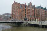 Hamburg am 16.11.2021: Blick auf das Internationale Maritime Museum (IMM) im Kaispeicher B in der Hamburger Speicherstadt am Magdeburger Hafen.