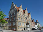 Mit seinen fnf Stockwerken ist Jens Bangs Haus das grte Renaissance-Brgerhaus Skandinaviens, in welchem unter anderem das Apothekenmuseum untergebracht ist.