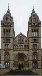 Dieses romanisch-byzantinischen Stil gestaltete Gebude aus dem Jahre 1860 beherbergt das Naturhistorische Museum in London.