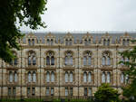 Einer der im romanisch-byzantinischen Stil gestalteten Seitenflgel des Naturhistorischen Museums in London.