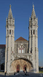 Der Eingang zum portugiesischen Marinemuseum, welches sich in einem Teil des Westflgels des Hieronymitenklosters (Mosteiro dos Jernimos) befindet.