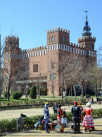 Die 1888 im Stil des Modernisme entworfene Burg der drei Drachen (Castell dels Tres Dragons) befindet sich im Zitadellenpark in Barcelona .