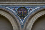Ein Mosaikbild an der Fassade des zwischen 1881 und 1883 im Stil der Neorenaissance errichteten Velzquez-Palast.