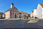 Marktplatz samt Rathaus (links) in Eichsttt.