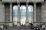 Westportal des Reichtages in Berlin.