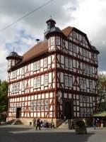 Melsungen an der Fulda,  Fachwerkrathaus von 1556,  wurde nach einem Brand in nur 2 Jahren neu errichtet,  Mai 2005