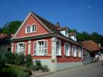 Hgelheim im Markgrflerland,  das ehemalige Rathaus, 1864 im Weinbrennerstil erbaut (nach dem Karlsruher Architekten Weinbrenner 1766-1826),heute Probelokal des Gesangsvereins,  Juni 2010