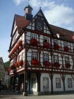 Bad Urach in der Schwbischen Alb,  das schne Fachwerkrathaus erbaut 1440, umgebaut und erweitert 1562 und 1907-08, Sept.2010  