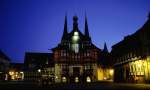 Das Rathaus an einem Winterabend im Winter 2003/2004.