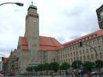 Rathaus Neuklln: Ein bis 1909 gebautes Haus von R.Kiehl, das einen hohen stadbildprgenden Turm besitzt, der damals fr die noch selbstaendigen Stdte reprsentative Funktion hatte (siehe auch